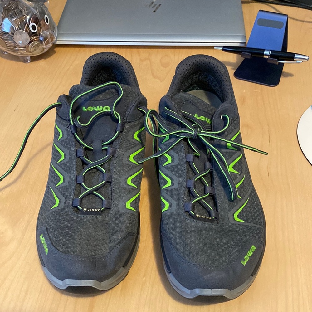 Lowa - Gortex hiking shoes Mens size 9 NWOT